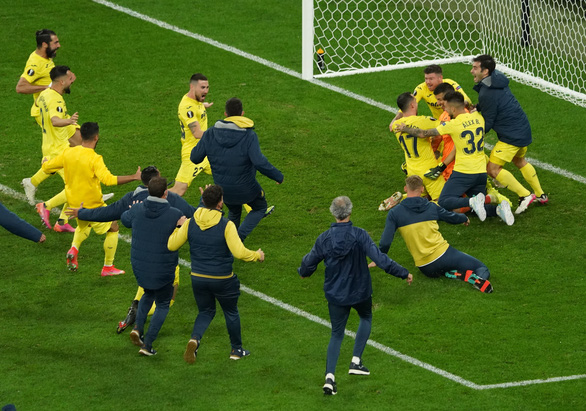 Chùm ảnh: Tội đồ De Gea cúi gằm mặt, Villarreal ăn mừng phấn khích - Ảnh 8.