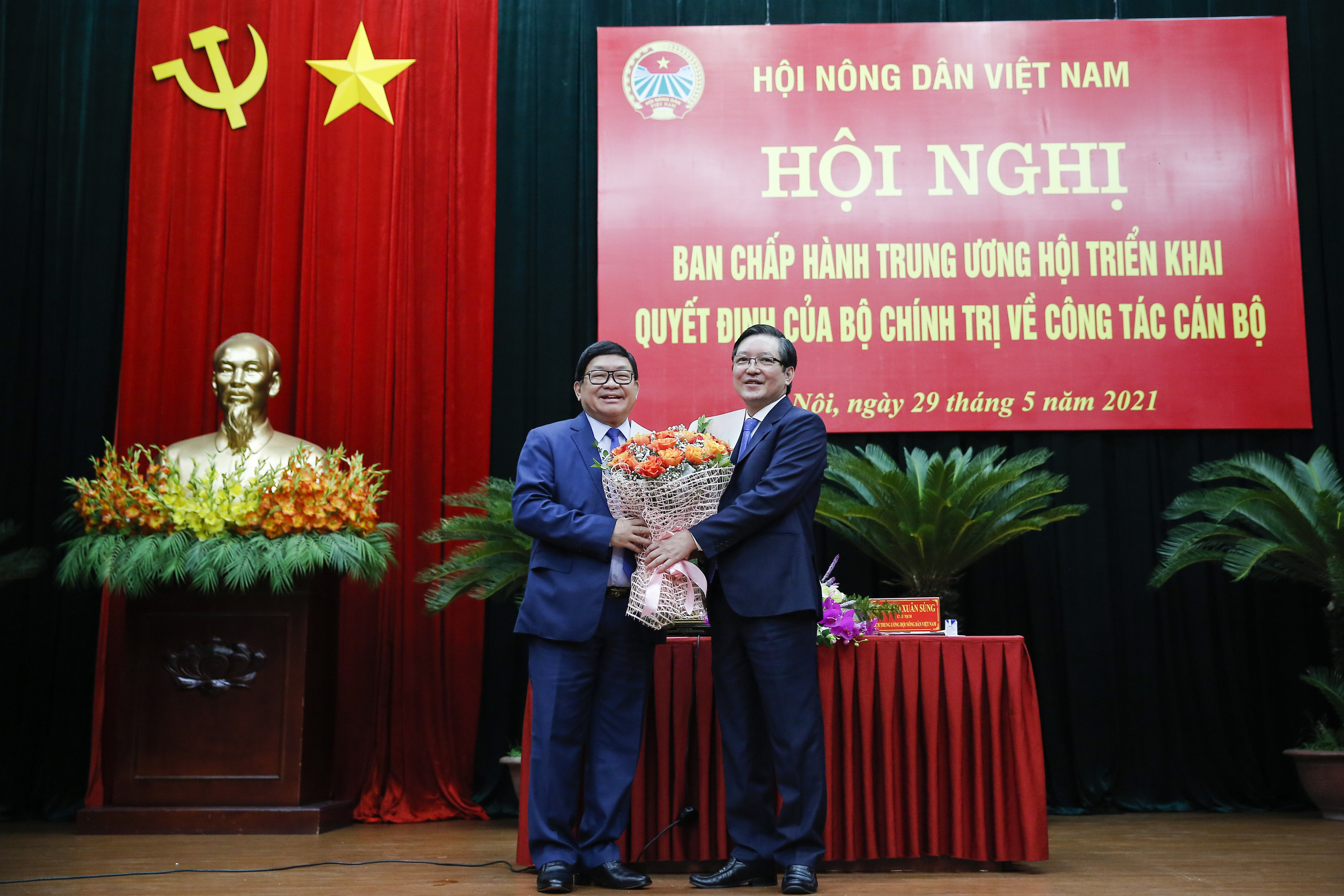 Ông Lương Quốc Đoàn được bầu giữ chức Chủ tịch Hội Nông dân Việt Nam - Ảnh 4.