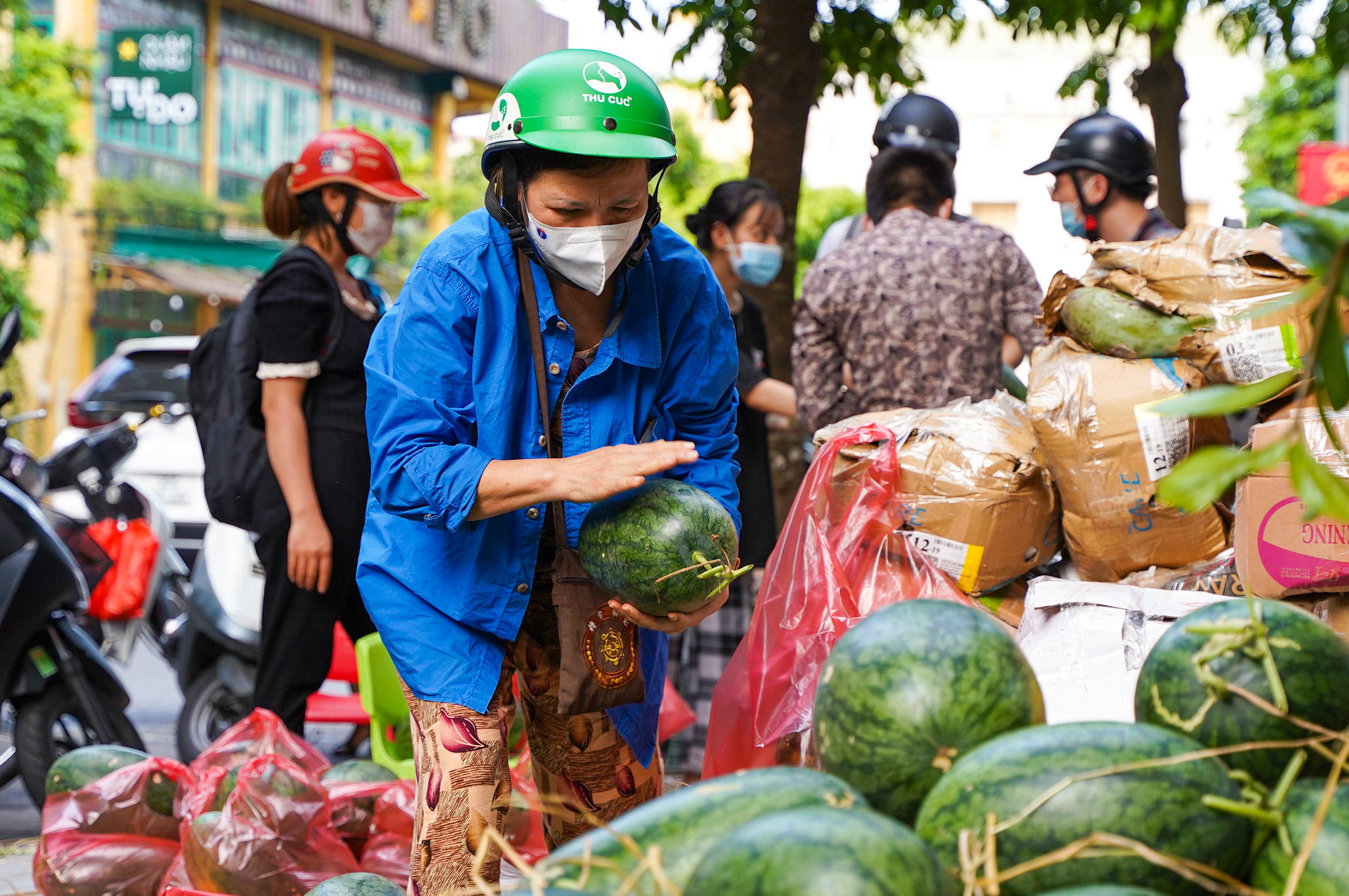 Hơn 60 tấn dưa hấu Bắc Giang được người dân Hà Nội giải cứu - Ảnh 8.