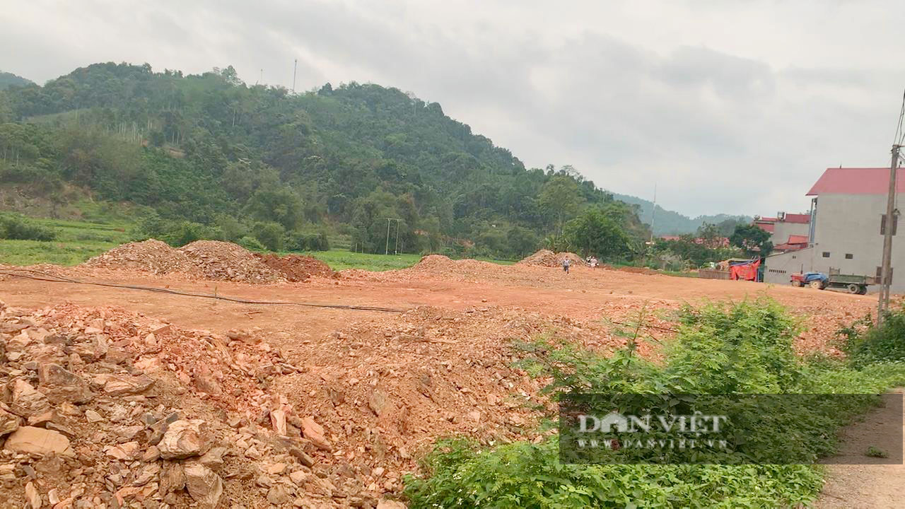 Bắc Kạn: Mở đường lên rừng, đổ đất lấp ruộng trái phép ngày cạnh UBND xã - Ảnh 6.