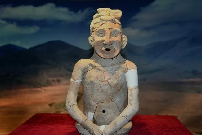 Phục chế bảo vật tượng gốm thầy cúng 5300 năm tuổi gây chấn động thế giới và cộng đồng mạng bởi vẻ ngoài 'vi diệu' - Ảnh 5.