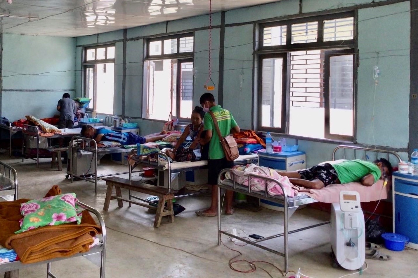 Dịch Covid-19 bùng phát tại Myanmar, hệ thống y tế gặp nhiều khó khăn - Ảnh 1.