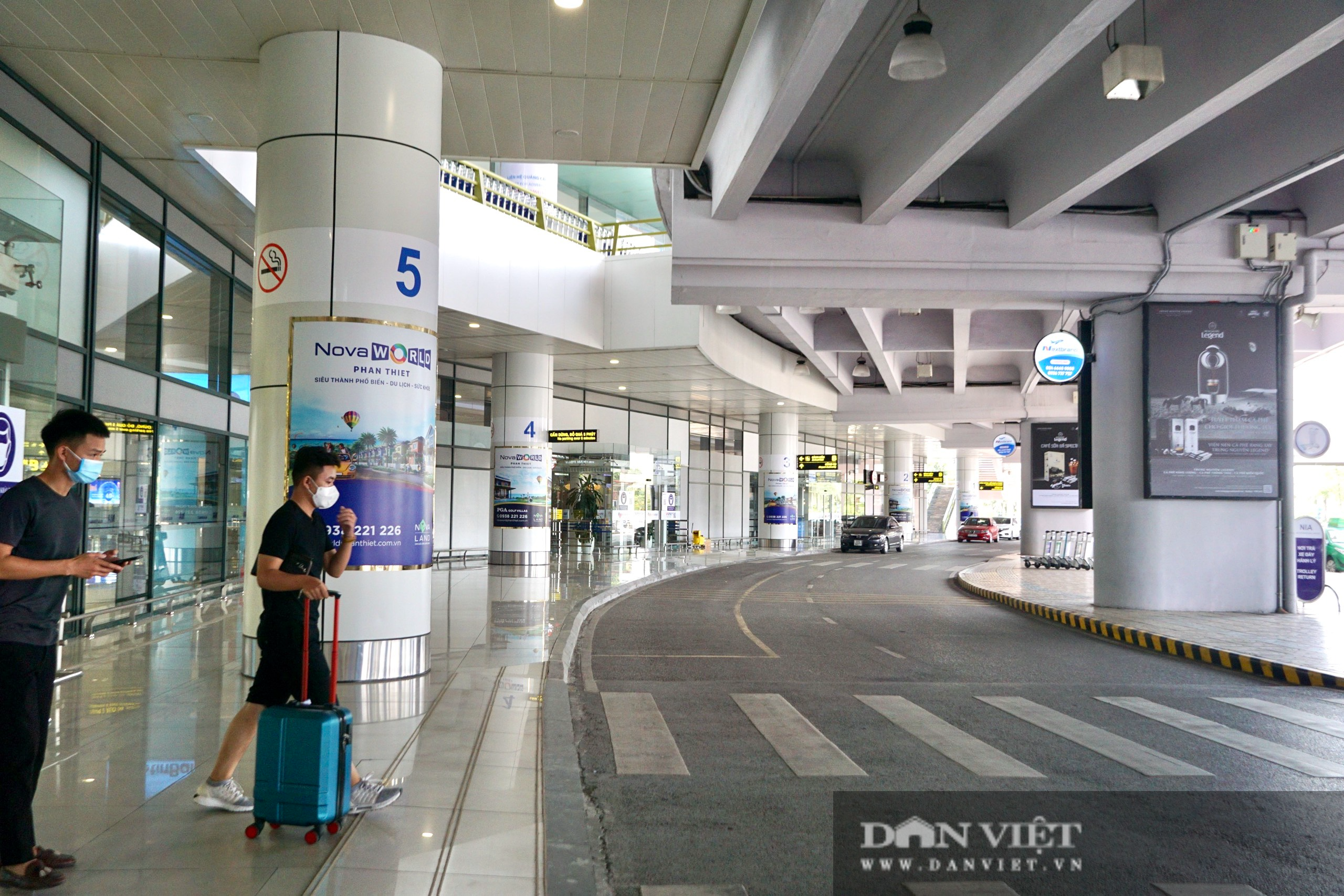 Sân bay Nội Bài hiu hắt sau yêu cầu dừng nhập cảnh hành khách phục vụ công tác phòng, chống dịch. - Ảnh 3.
