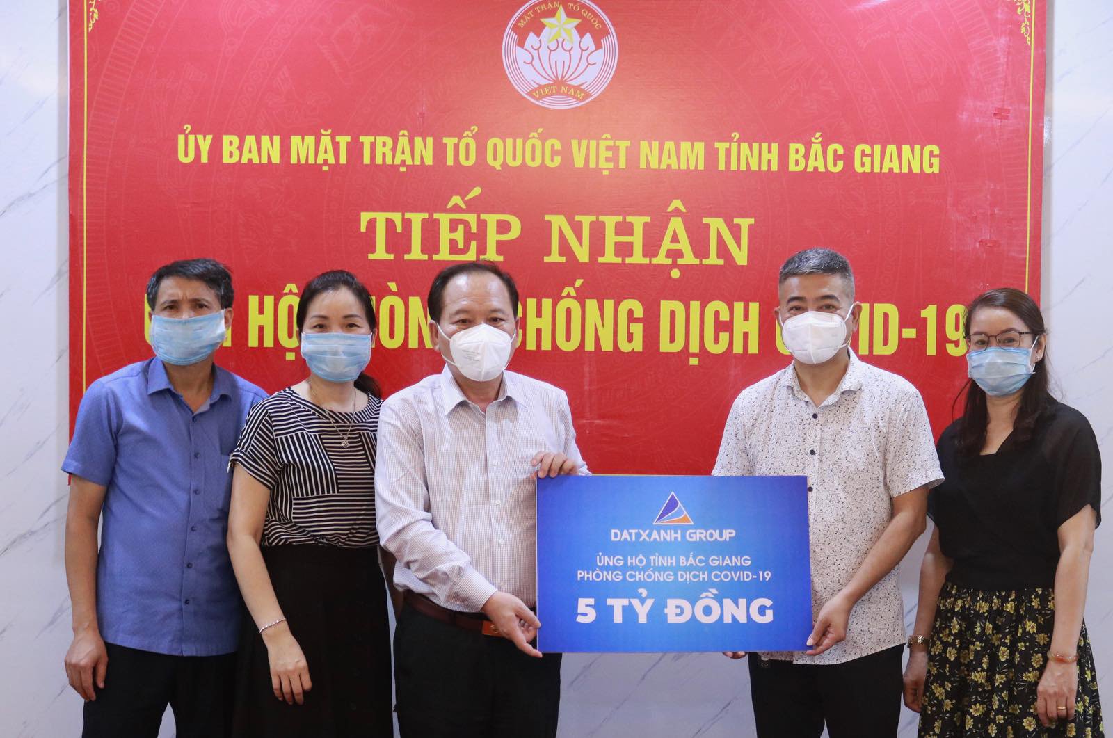 Tập đoàn Đất Xanh ủng hộ 5 tỷ đồng, chung tay cùng Bắc Giang chống dịch Covid-19 - Ảnh 1.