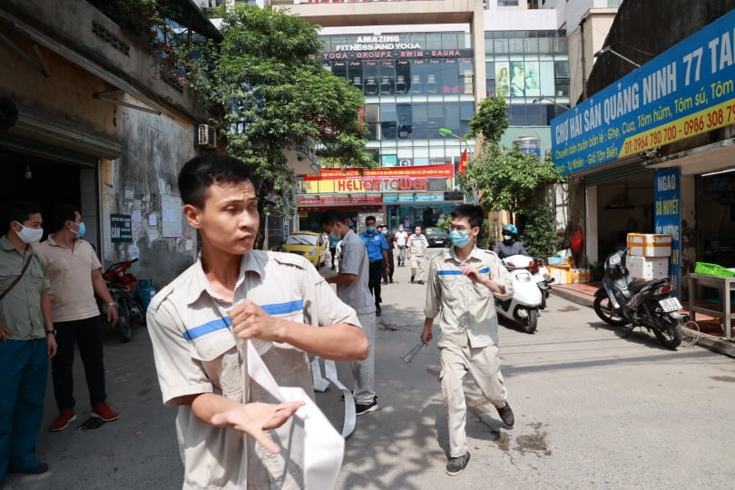 Hà Nội: Cháy lớn tại cửa hàng áo cưới ở Tam Trinh - Ảnh 3.