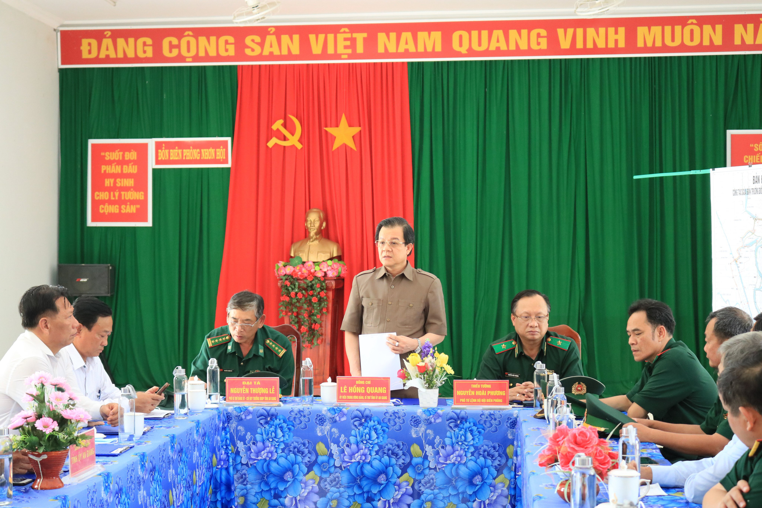 Tân Bí thư Tỉnh ủy An Giang khảo sát công tác phòng, chống dịch bệnh Covid-19 tuyến biên giới - Ảnh 1.