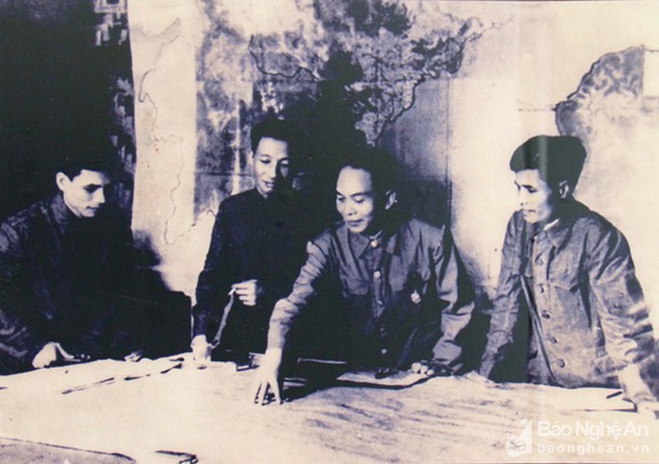 Đại tướng Võ Nguyên Giáp và những khoảnh khắc lịch sử ở Điện Biên Phủ - Ảnh 3.