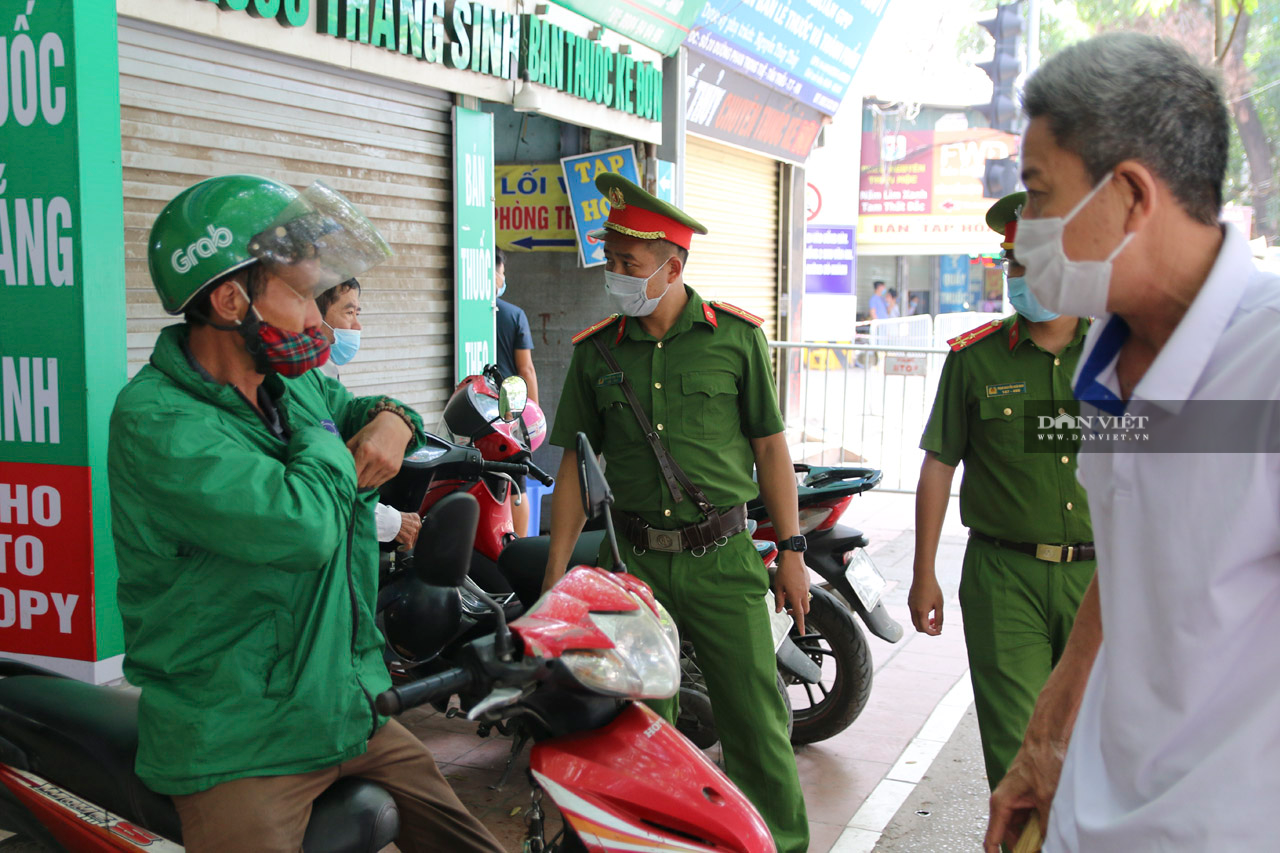 Ảnh: Chủ tịch Hà Nội xuống Bệnh viện K chỉ đạo khẩn công tác phong tỏa khi phát hiện nhiều ca Covid-19 - Ảnh 8.