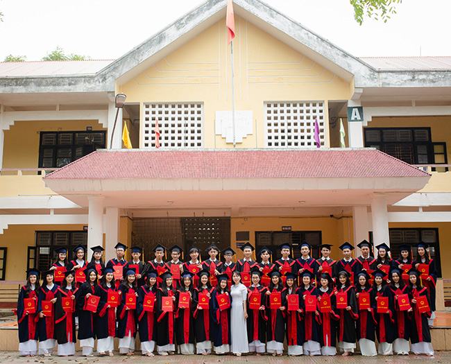 Choáng với bộ ảnh kỷ yếu &quot;đầy mùi điều kiện&quot;, nhưng soi ra có chi tiết &quot;sai sai&quot; - Ảnh 14.