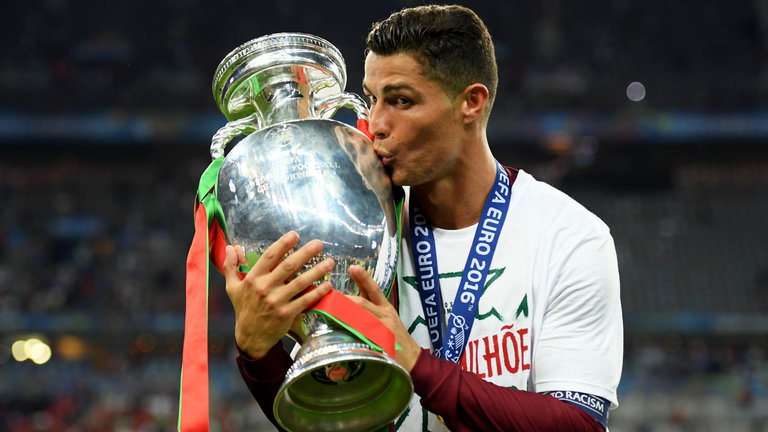 5 thủ lĩnh xuất sắc nhất trong lịch sử EURO: Có Cristiano Ronaldo - Ảnh 5.