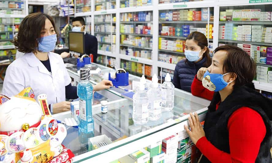 Lâm Đồng: Nghiêm cấm bán thuốc cho người bệnh có triệu chứng ho, sốt, sổ mũi... - Ảnh 2.