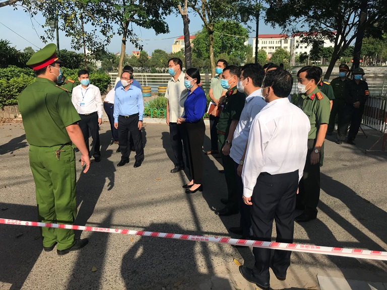 Bí thư Tỉnh Ủy Vĩnh Phúc: &quot;Mỗi người dân hãy là một chiến sĩ trên mặt trận phòng, chống dịch&quot; - Ảnh 3.