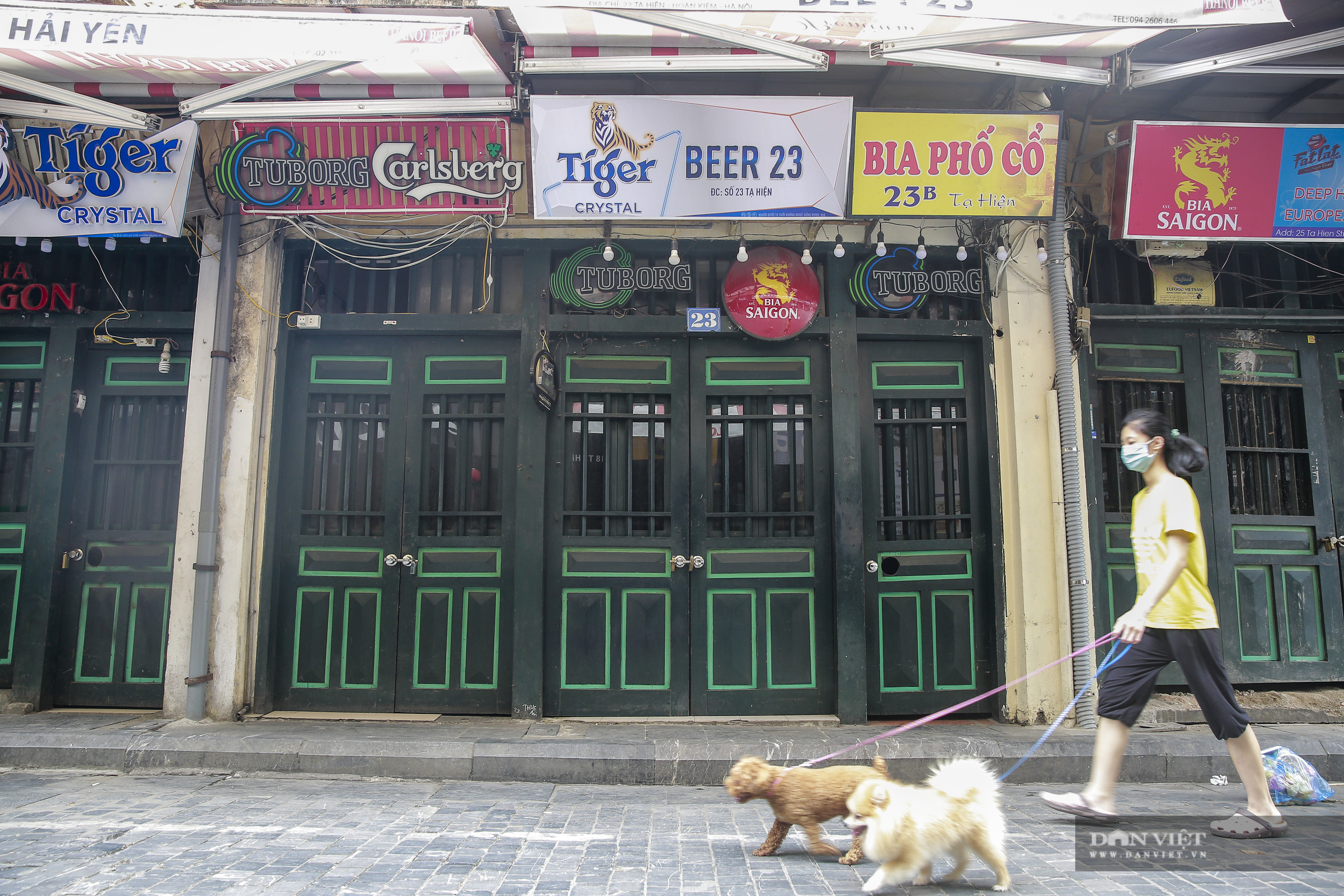 Những phố ẩm thực “không ngủ” tại Hà Nội đóng cửa hàng loạt vì Covid-19 - Ảnh 2.