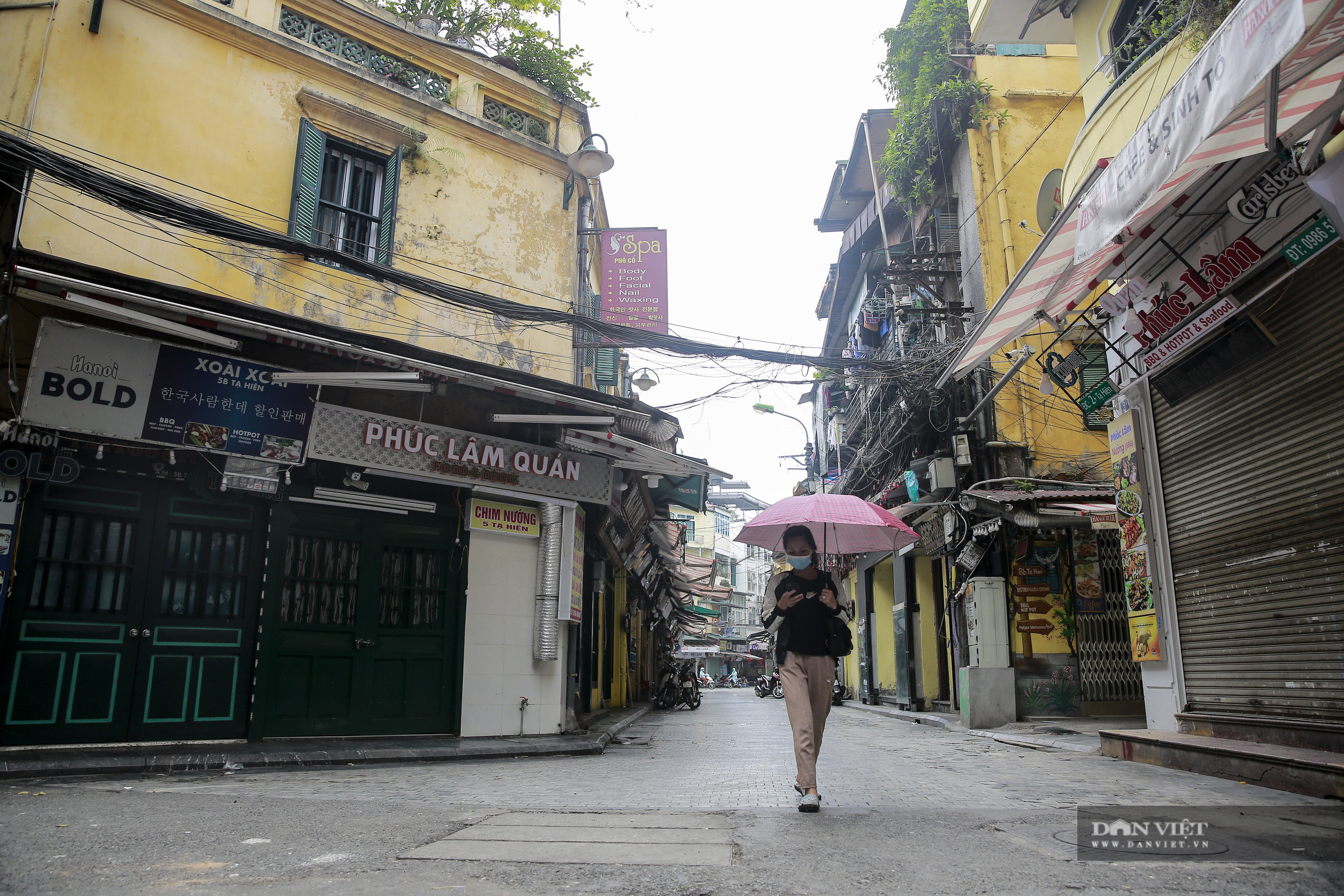 Những phố ẩm thực “không ngủ” tại Hà Nội đóng cửa hàng loạt vì Covid-19 - Ảnh 7.