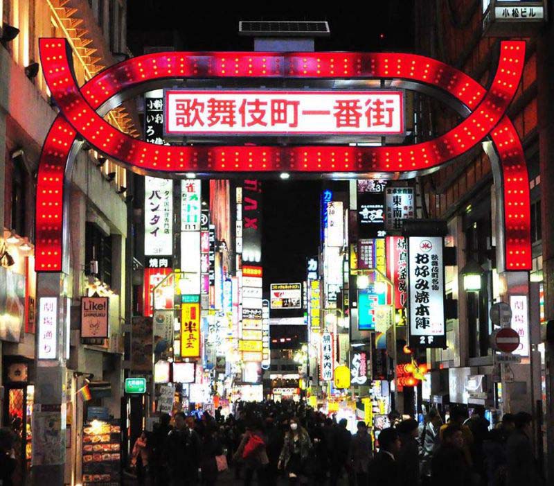 Nhật Bản: Dù chưa thể đón khách du lịch quốc tế, phố đèn đỏ vẫn mở cửa hoạt động nhỏ lẻ - Ảnh 1.