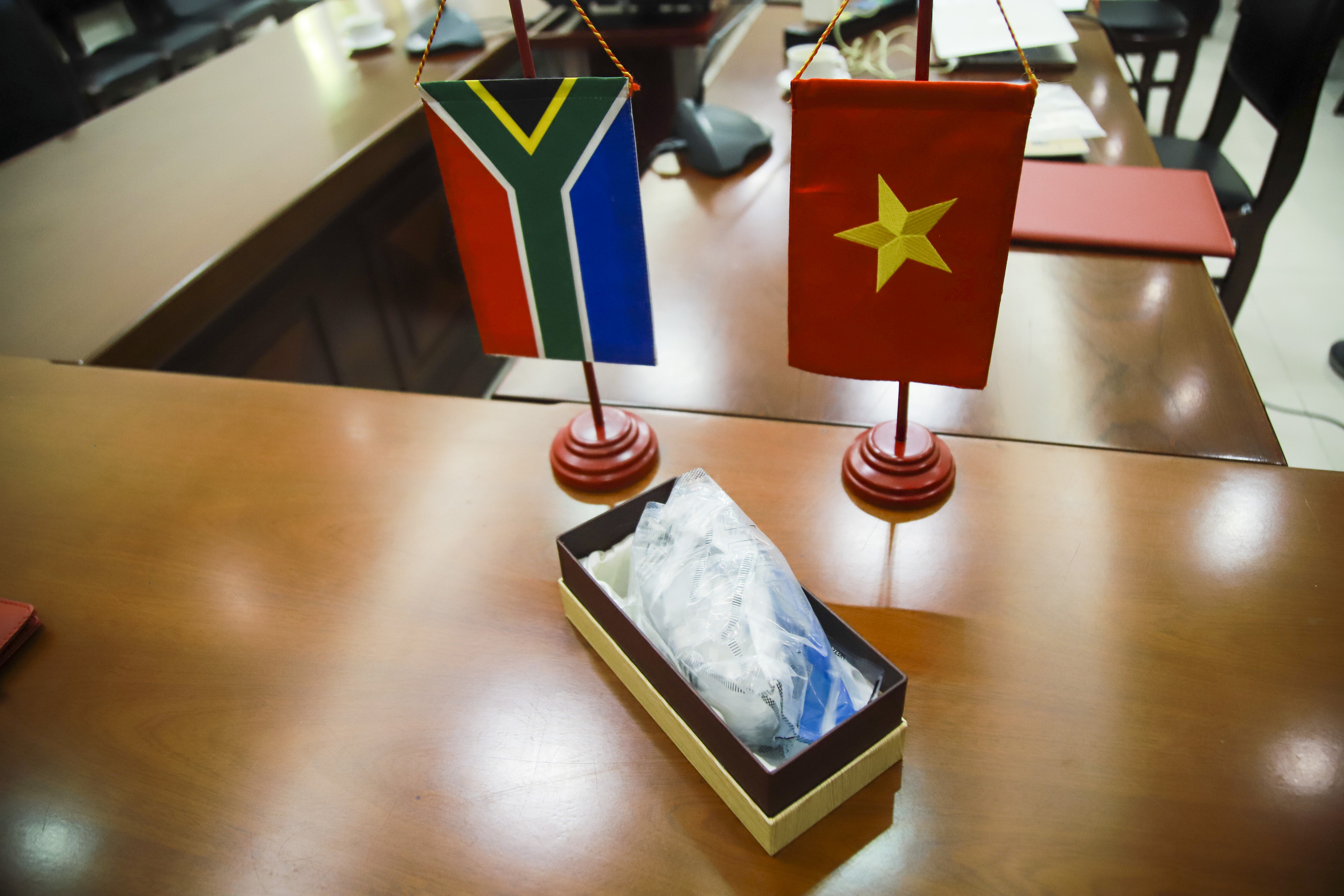Việt Nam bàn giao 56 mẫu ADN sừng tê giác cho Nam Phi - Ảnh 3.
