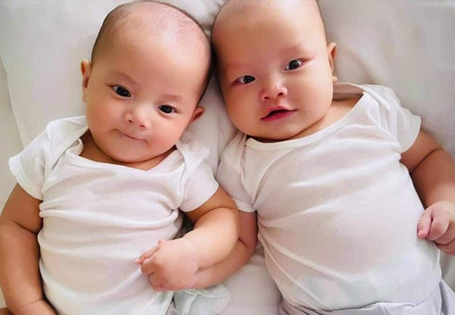 Cặp sinh đôi Lisa - Leon của gia đình Hà Hồ - Kim Lý.