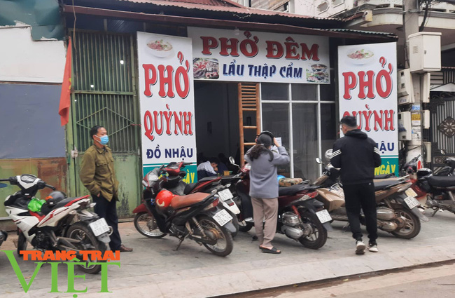 Quán ăn sáng, homestay, các tuyến vận tải hành khách hoạt động trở lại, người dân vui mừng như trẩy hội - Ảnh 2.