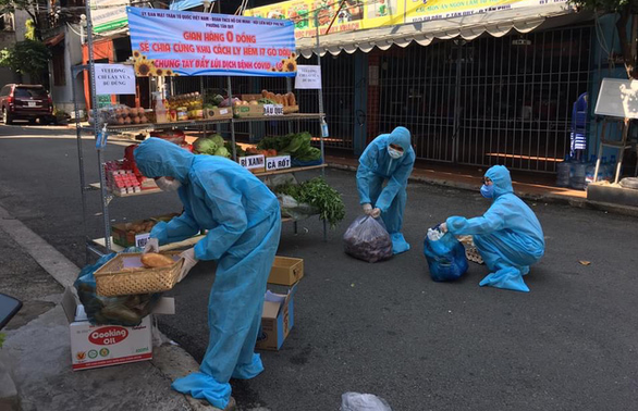 Ấm áp những &quot;Gian hàng 0 đồng&quot;, &quot;Suất ăn yêu thương&quot; giữa lòng phong tỏa - Ảnh 3.