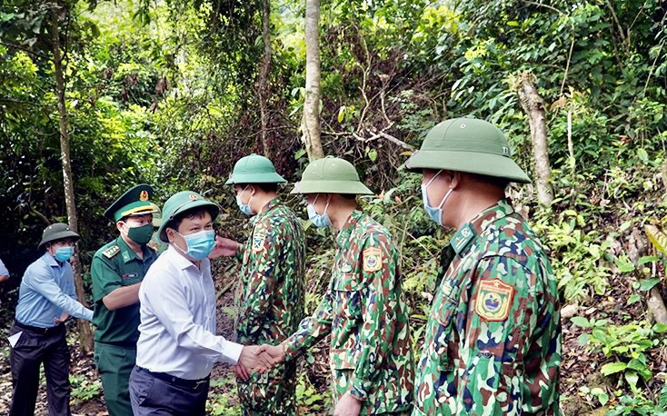 Quảng Bình: Người lính mang quân hàm xanh canh vùng biên dưới nắng nóng chống &quot;giặc Covid-19&quot; - Ảnh 7.