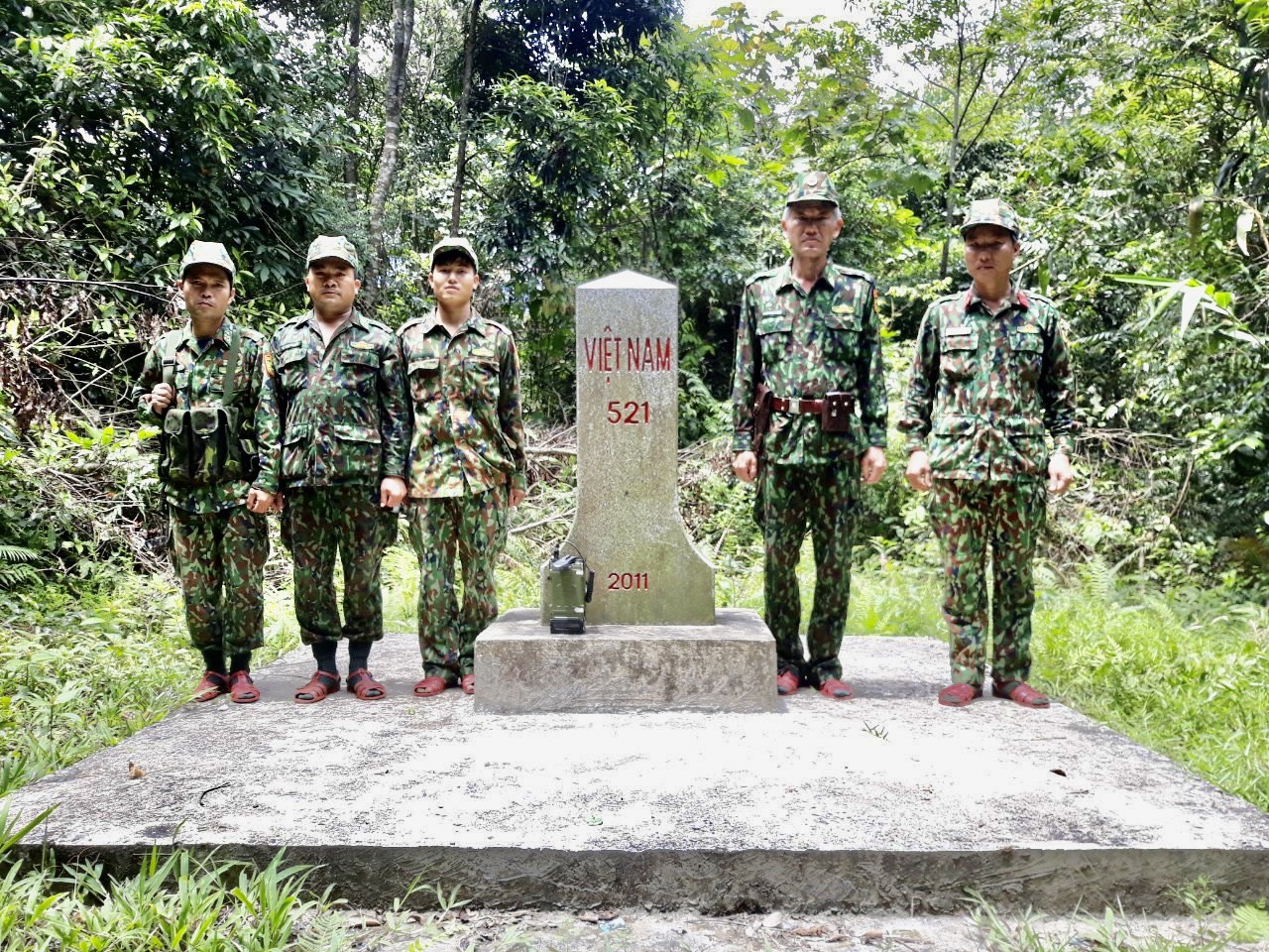 Quảng Bình: Người lính mang quân hàm xanh canh vùng biên dưới nắng nóng chống &quot;giặc Covid-19&quot; - Ảnh 5.