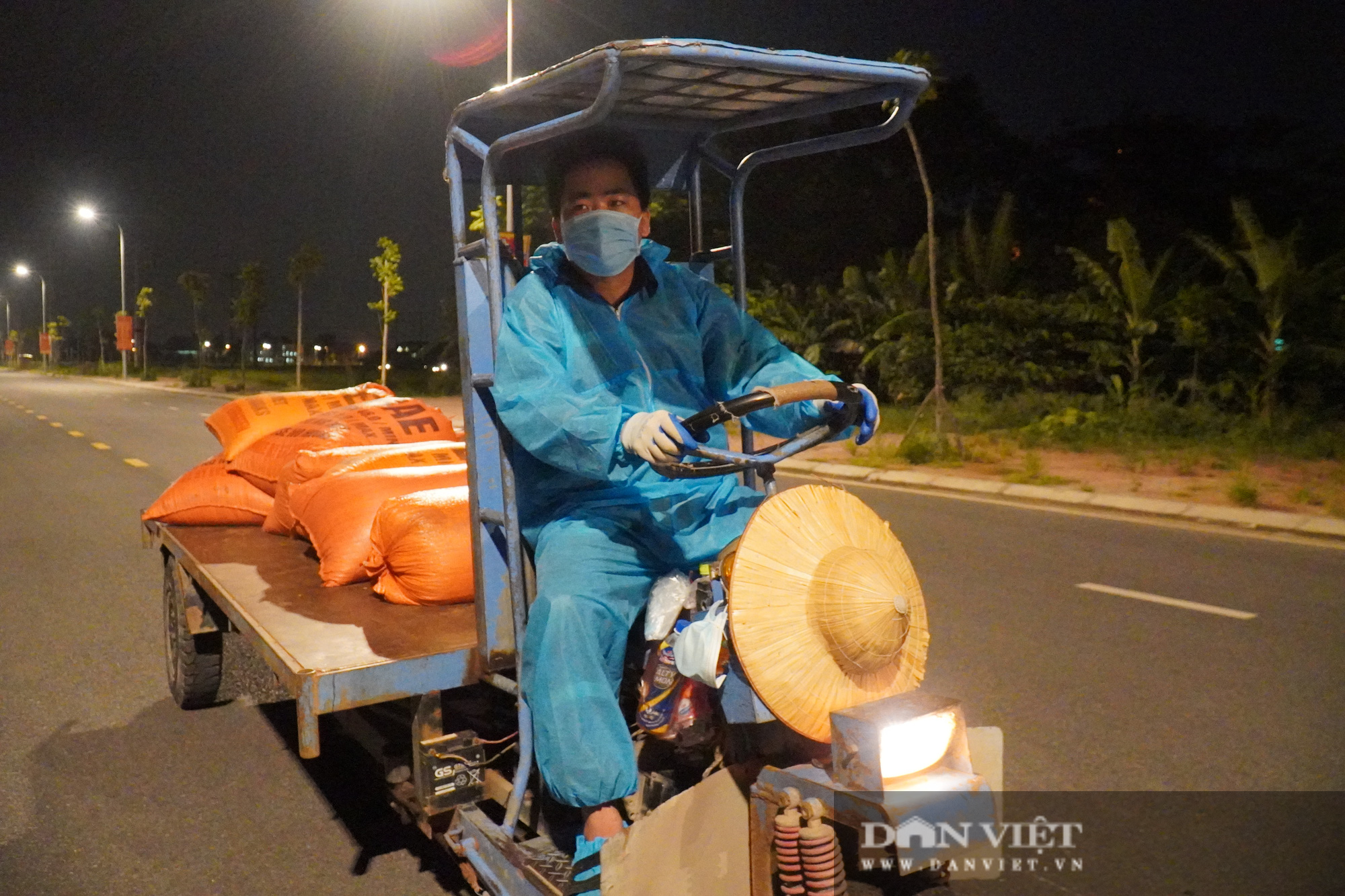 Bắc Ninh: Cận cảnh gắt lúa trong đêm giúp dân vùng tâm dịch Covid-19 Khắc Niệm - Ảnh 9.