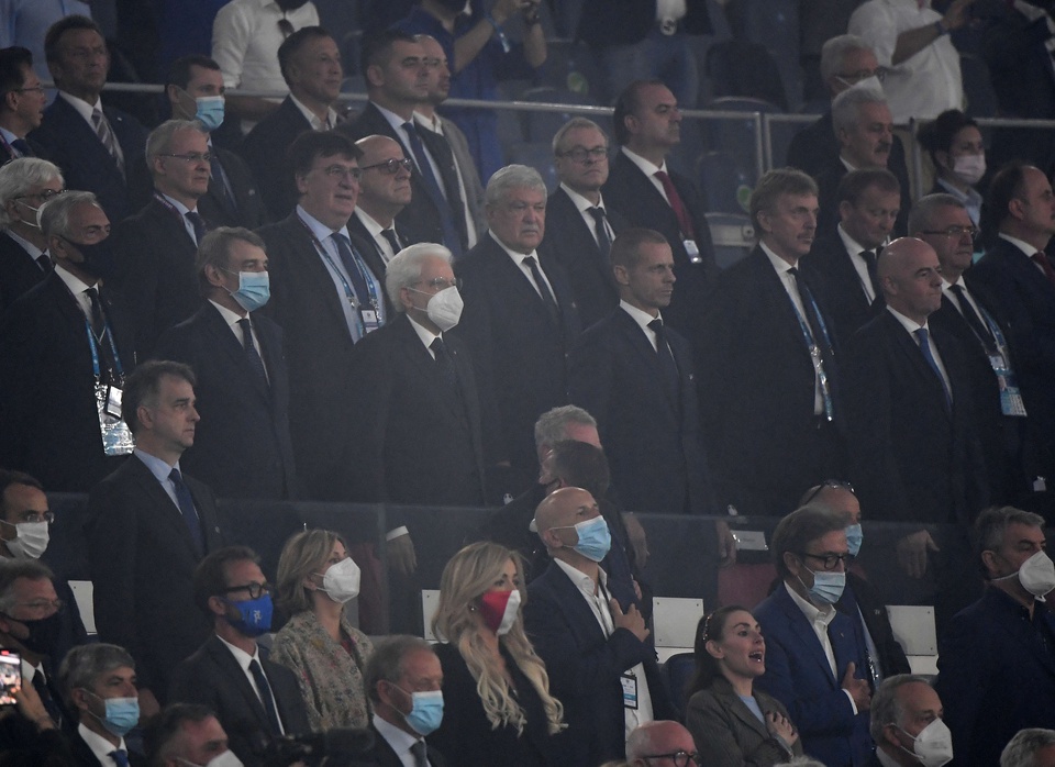 Bộ đôi huyền thoại thắp sáng lễ khai mạc Euro 2020 - Ảnh 8.