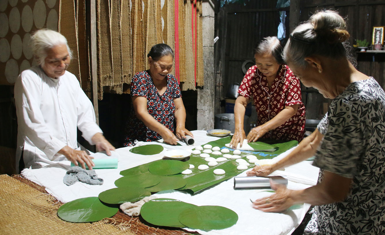 Long An: Bánh phồng đặc sản là thứ bánh gì, làm như thế nào mà ai còn giữ nghề cũng kêu &quot;cực quá&quot;? - Ảnh 3.