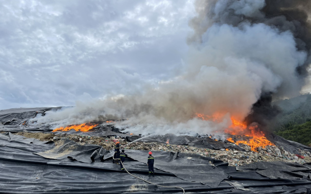 Cháy tại bãi rác lớn nhất Đà Nẵng 