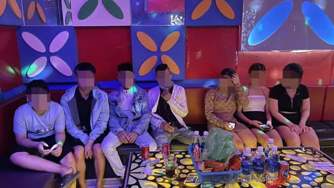 Quảng Nam: Chống lệnh, quán karaoke mở cửa, để khách chơi ma túy