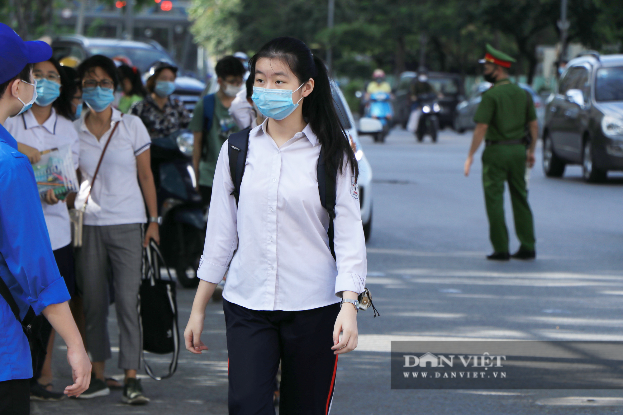 Gần 8.000 học sinh bước vào cuộc &quot;chạy đua&quot; thi vào lên 10 chuyên tại Hà Nội - Ảnh 4.