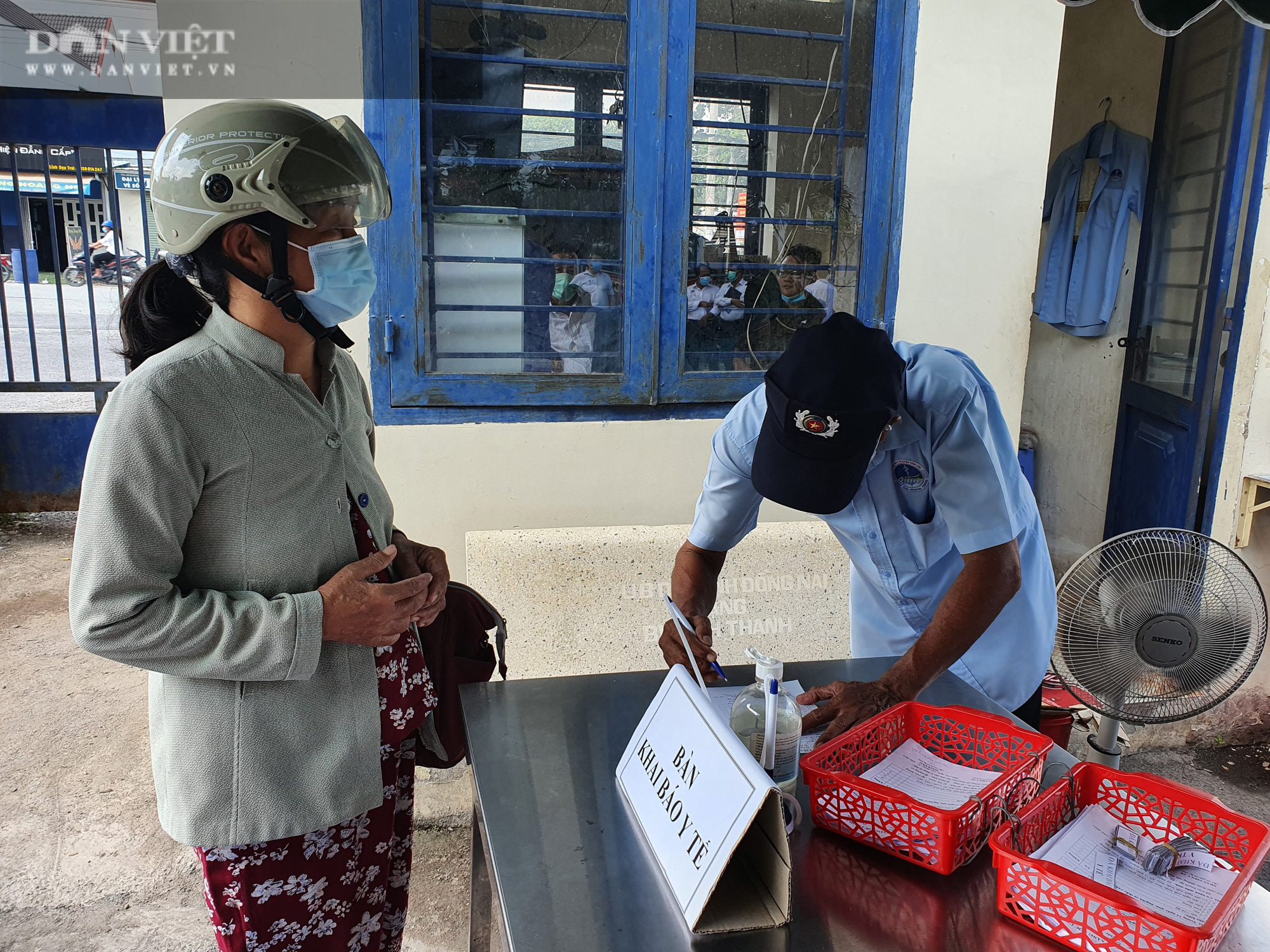 Đồng Nai cho công nhân lưu trú tại doanh nghiệp, thêm 3 bệnh viện được trang bị dàn máy xét nghiệm Covid-19 - Ảnh 2.