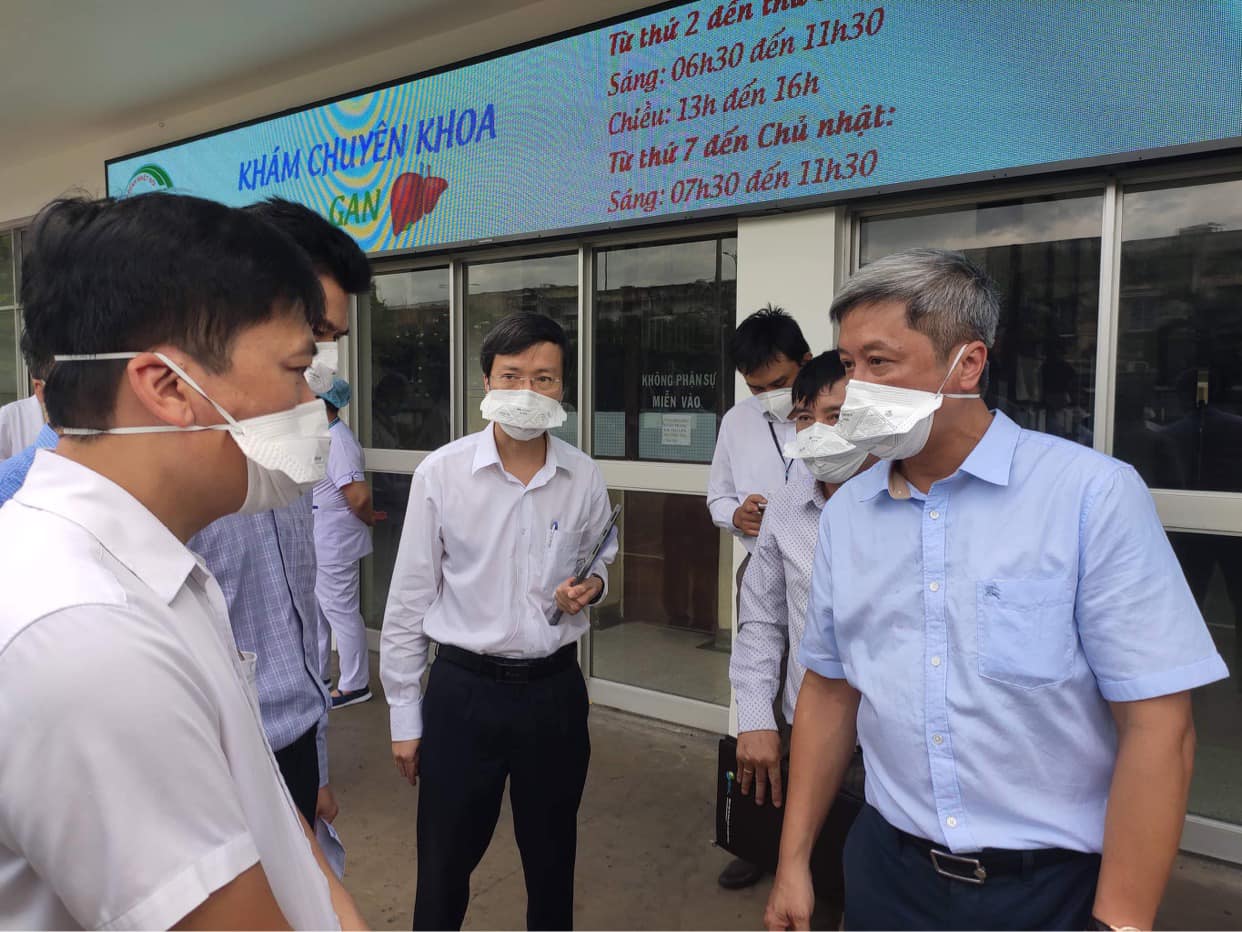 Thứ trưởng Bộ Y tế Nguyễn Trường Sơn lại &quot;cắm chốt&quot; chống dịch Covid-19 tại TP HCM - Ảnh 2.