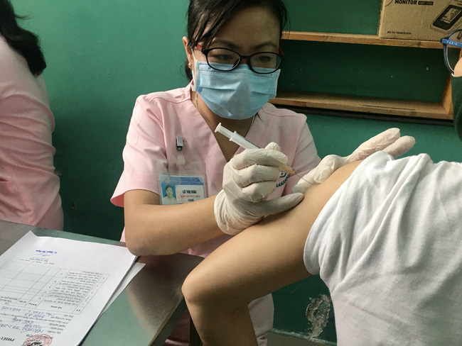 Chính phủ tạo mọi điều kiện cho TP.HCM nhập khẩu vaccine phòng Covid-19 - Ảnh 1.