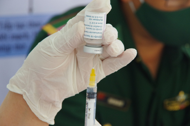 Chính phủ tạo mọi điều kiện cho TP.HCM nhập khẩu vaccine phòng Covid-19 - Ảnh 2.