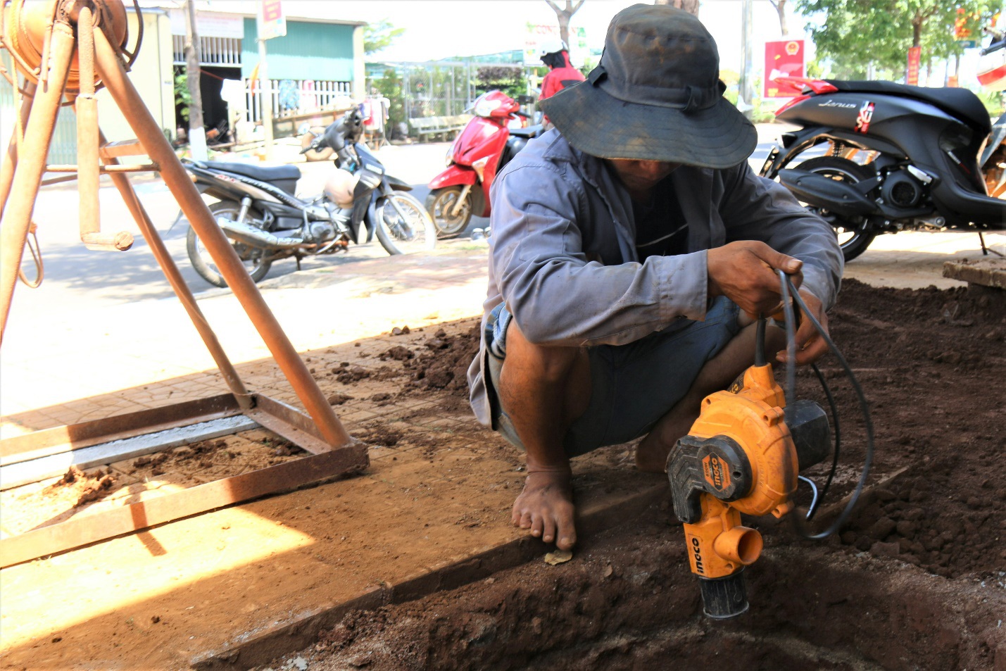 Đăk Nông: Kiếm tiền triệu nhờ... &quot;đo gang đất tính tiền&quot; - Ảnh 5.