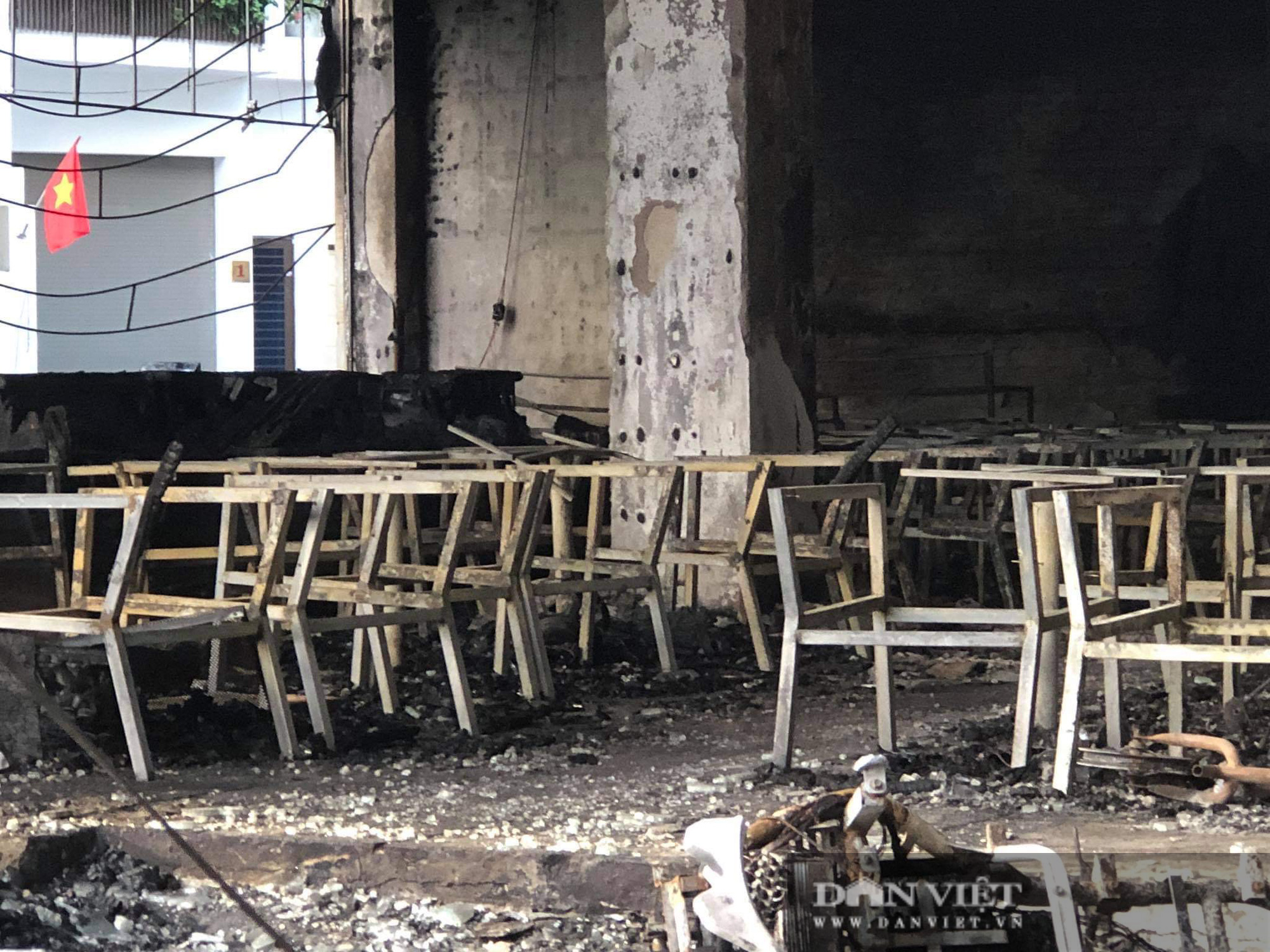 Cận cảnh hiện trường cháy phòng trà ca nhạc, 6 người tử vong ở Vinh - Ảnh 2.