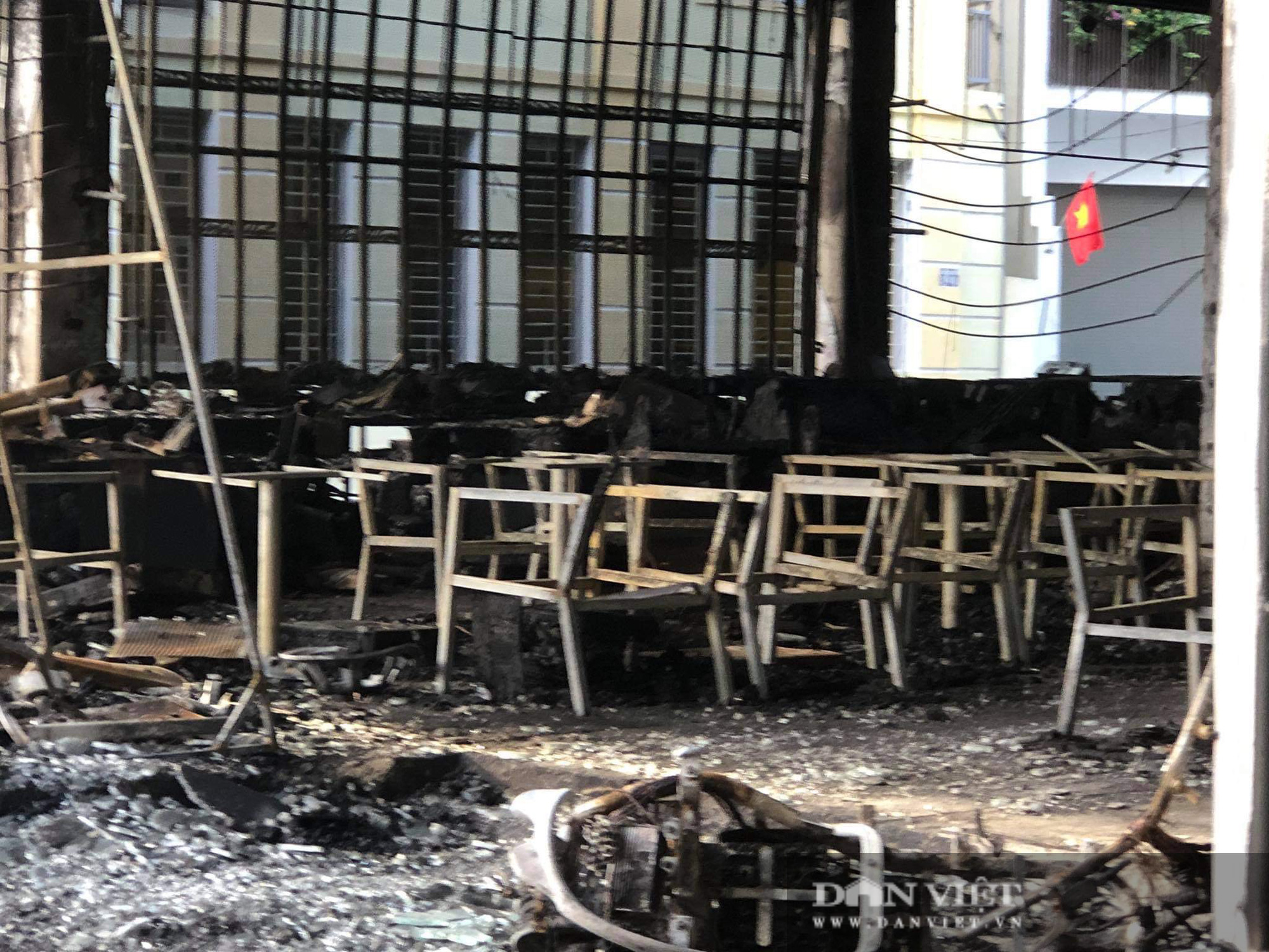 Cận cảnh hiện trường cháy phòng trà ca nhạc, 6 người tử vong ở Vinh - Ảnh 5.