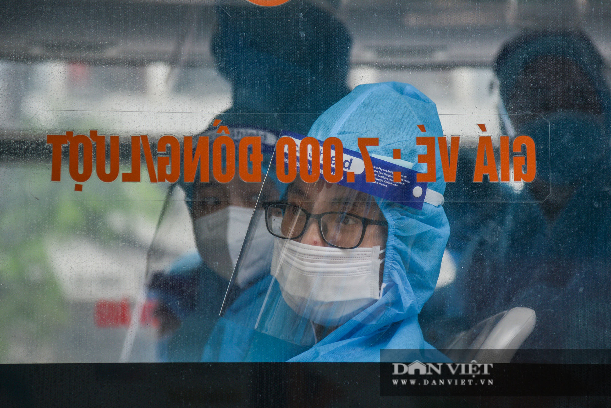 Hà Nội: Xe buýt đón gần 300 công nhân từ tâm dịch Bắc Giang trở về  - Ảnh 5.
