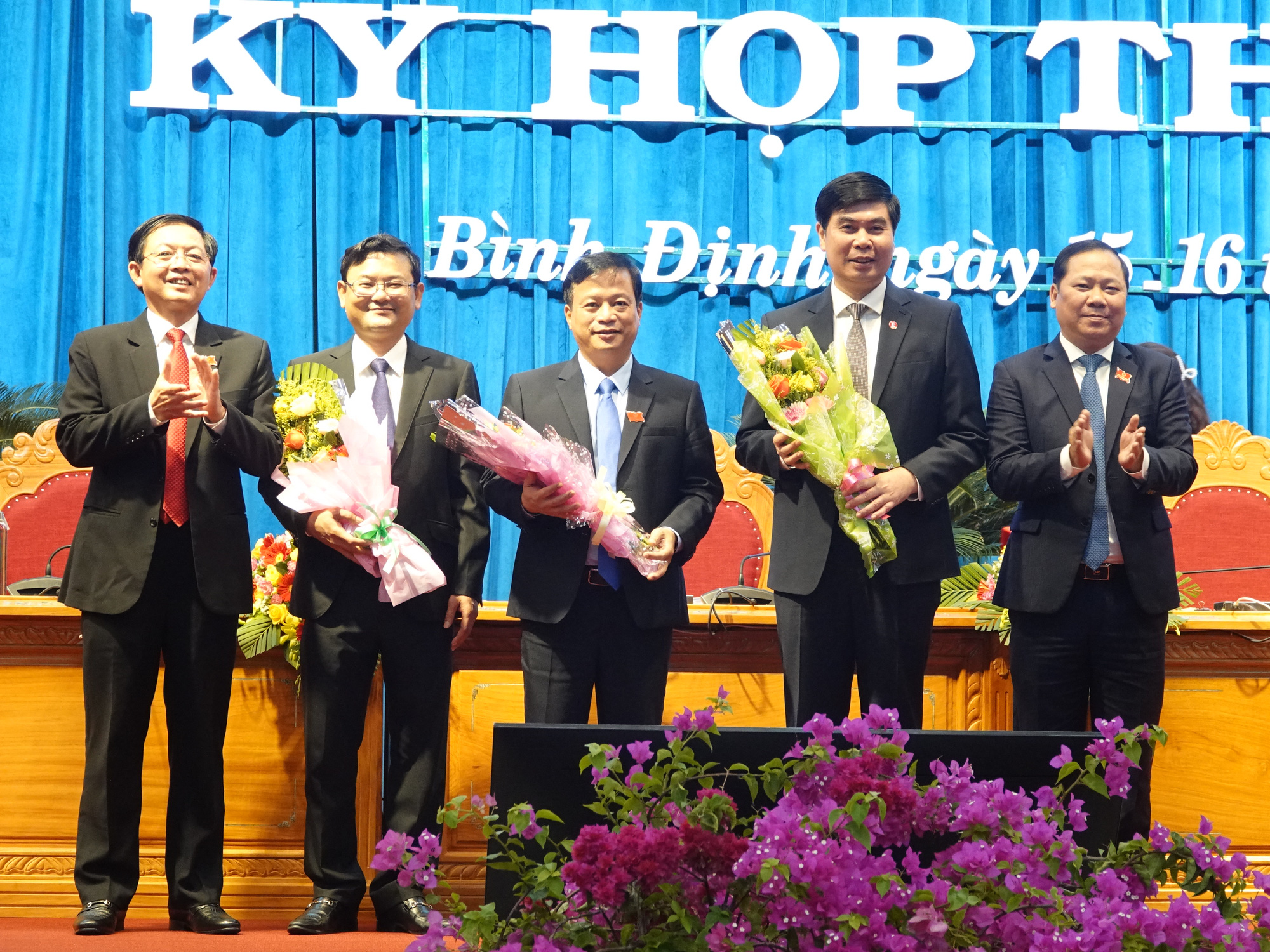 Ông Nguyễn Phi Long trúng cử Chủ tịch UBND tỉnh Bình Định - Ảnh 2.