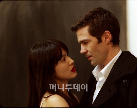 Bộ phim của &quot;ngọc nữ&quot; Song Hye Kyo &quot;nóng&quot; đến mức bị cấm chiếu - Ảnh 3.