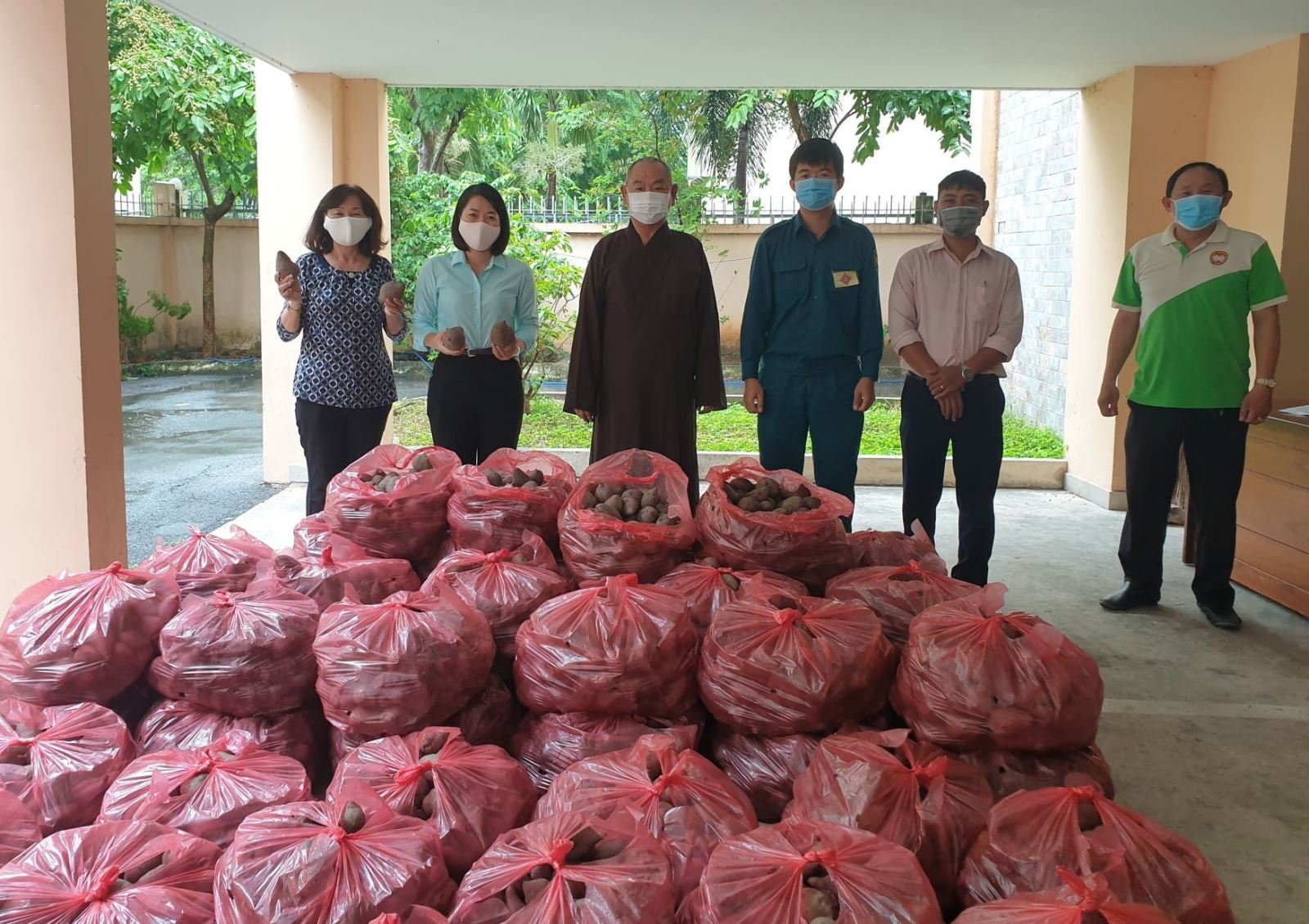 TP Hồ Chí Minh vừa nỗ lực chống dịch vừa hỗ trợ tiêu thụ nông sản cho các tỉnh - Ảnh 4.