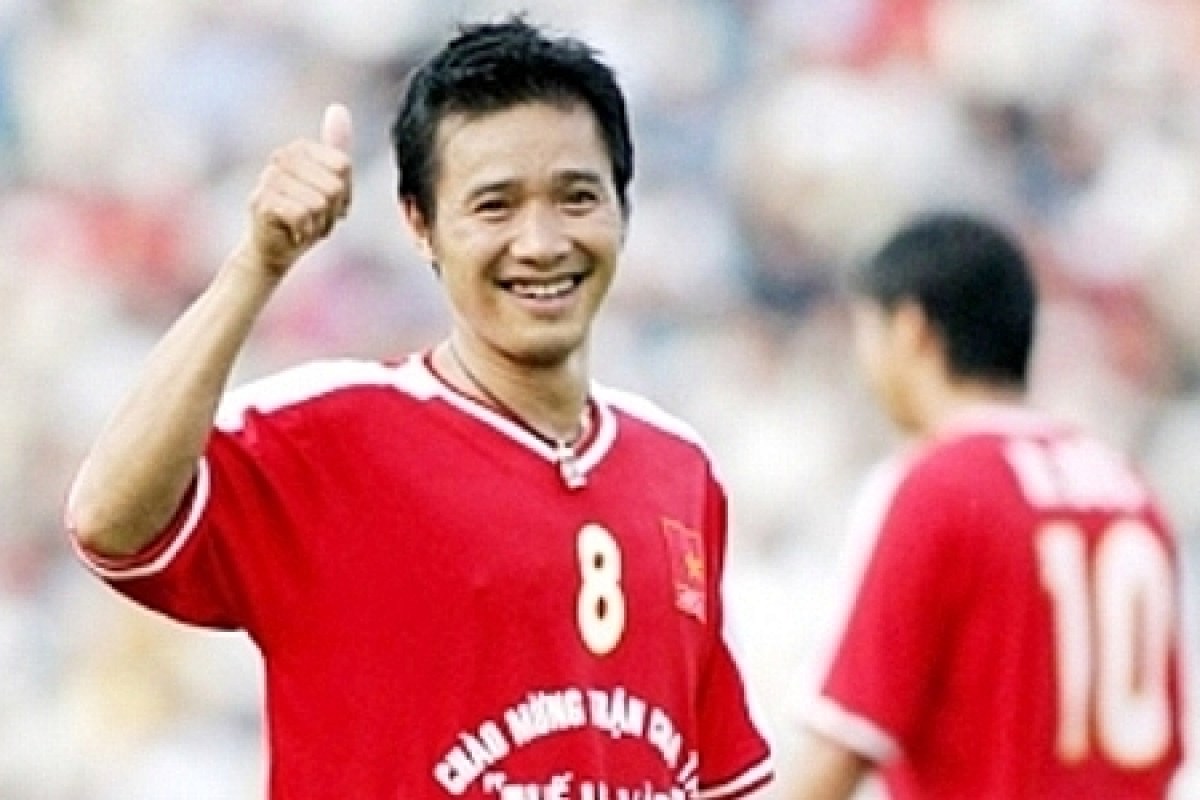 Clip: Bàn thắng vào lưới UAE, Tiến Linh cân bằng kỷ lục suốt 20 năm của huyền thoại Nguyễn Hồng Sơn - Ảnh 2.