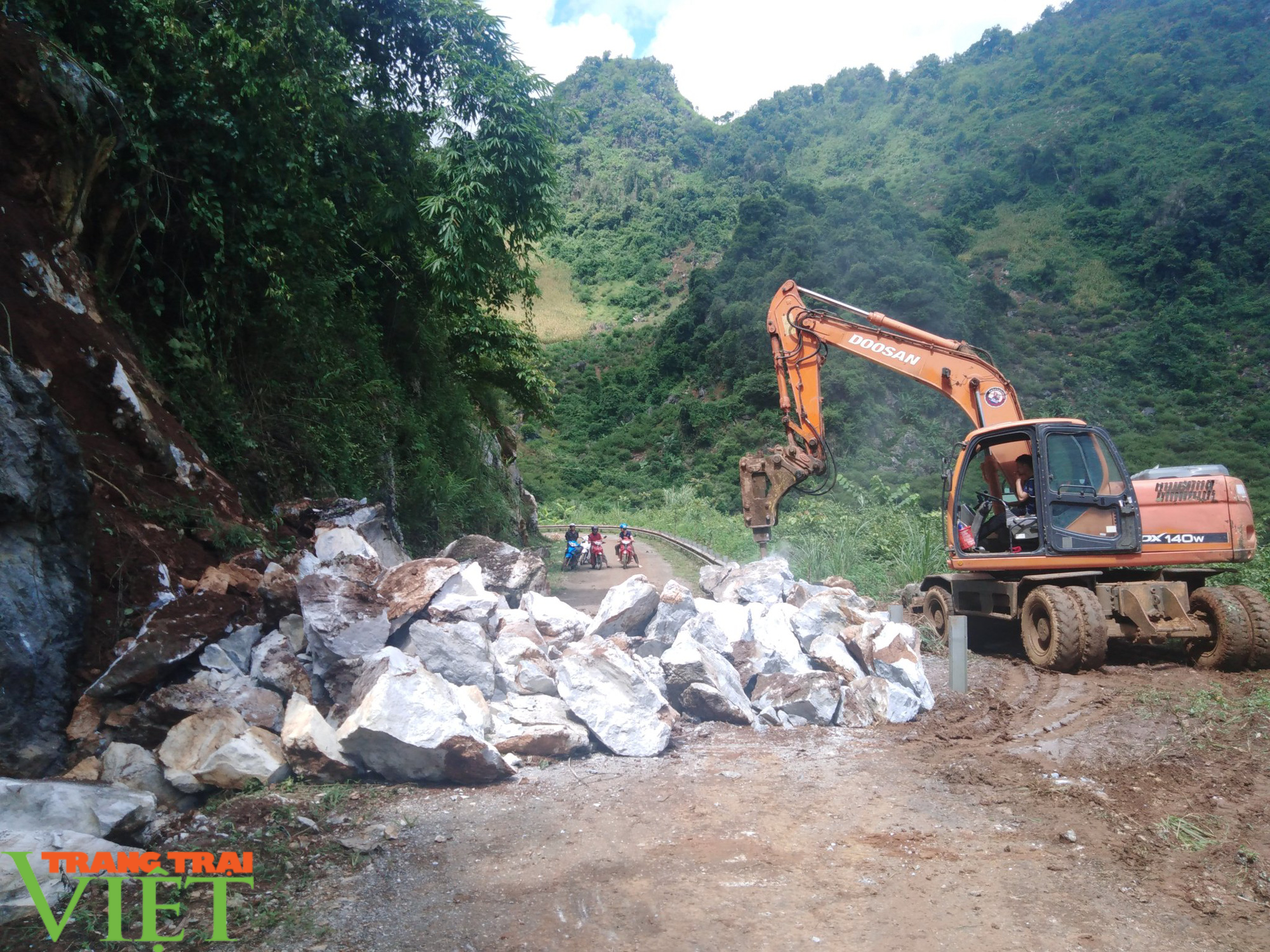 Thành phố Sơn La: Phòng chống nguy cơ đá lăn trước mùa mưa, lũ - Ảnh 5.