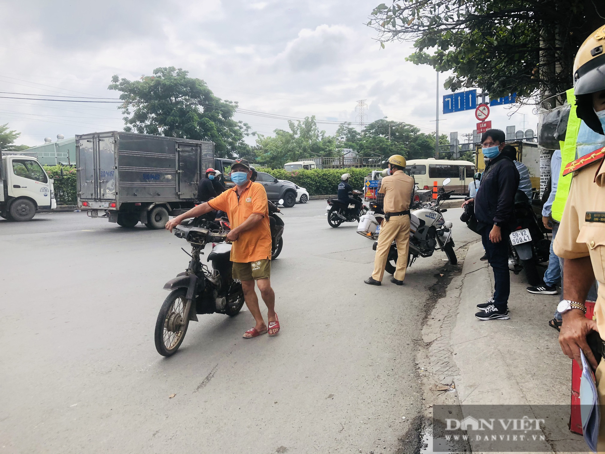 Bị CSGT bắt do đi ngược chiều: “Tôi biết mình sai, mọi lý do đưa ra giờ đều là chống chế” - Ảnh 2.