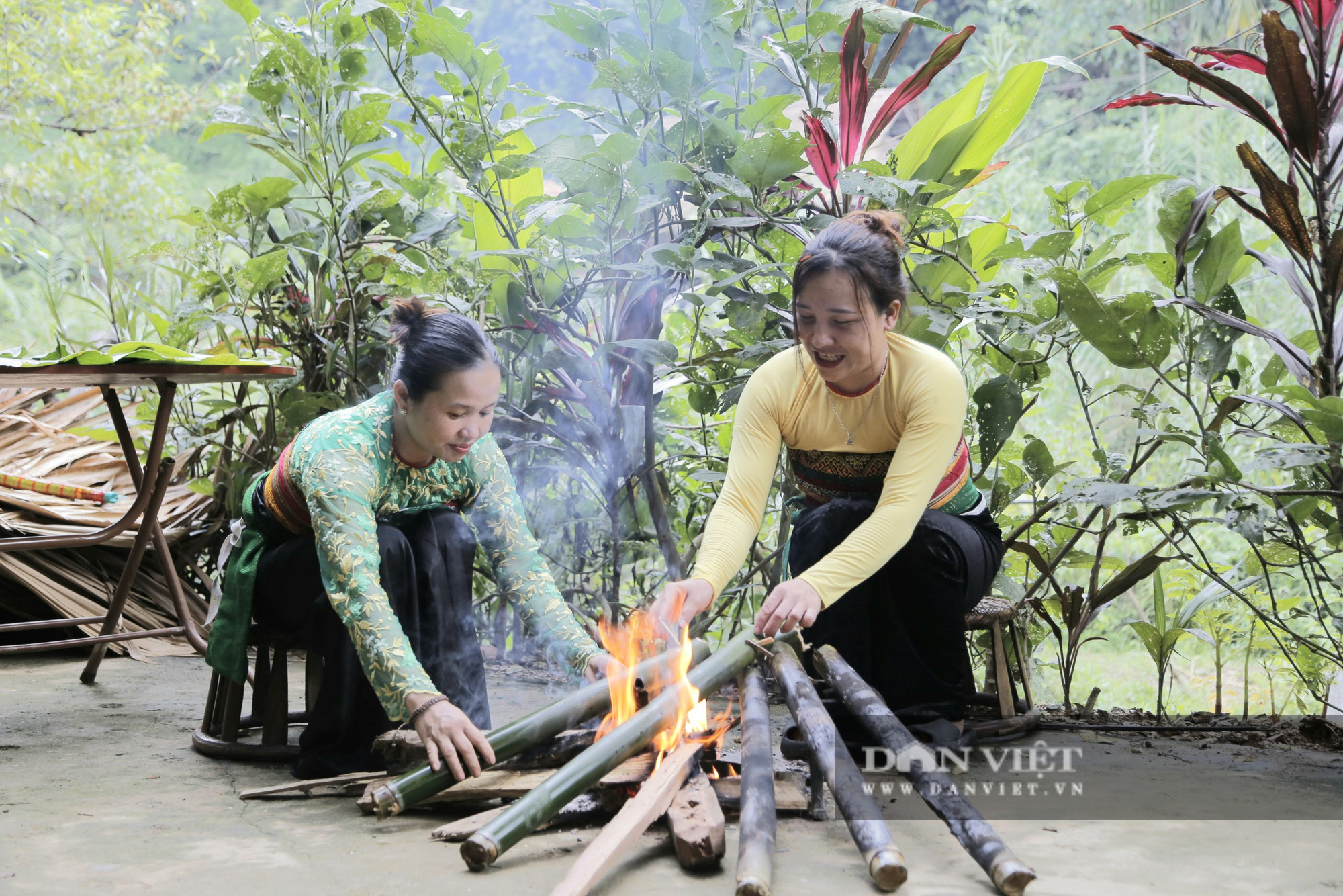 Đến Pù Luông thưởng thức món cơm lam truyền thống dân tộc Thái nơi đây - Ảnh 6.