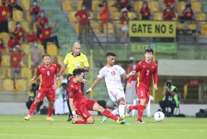 BLV Ngô Quang Tùng chỉ ra bài học của ĐT Việt Nam sau trận thua UAE - Ảnh 1.