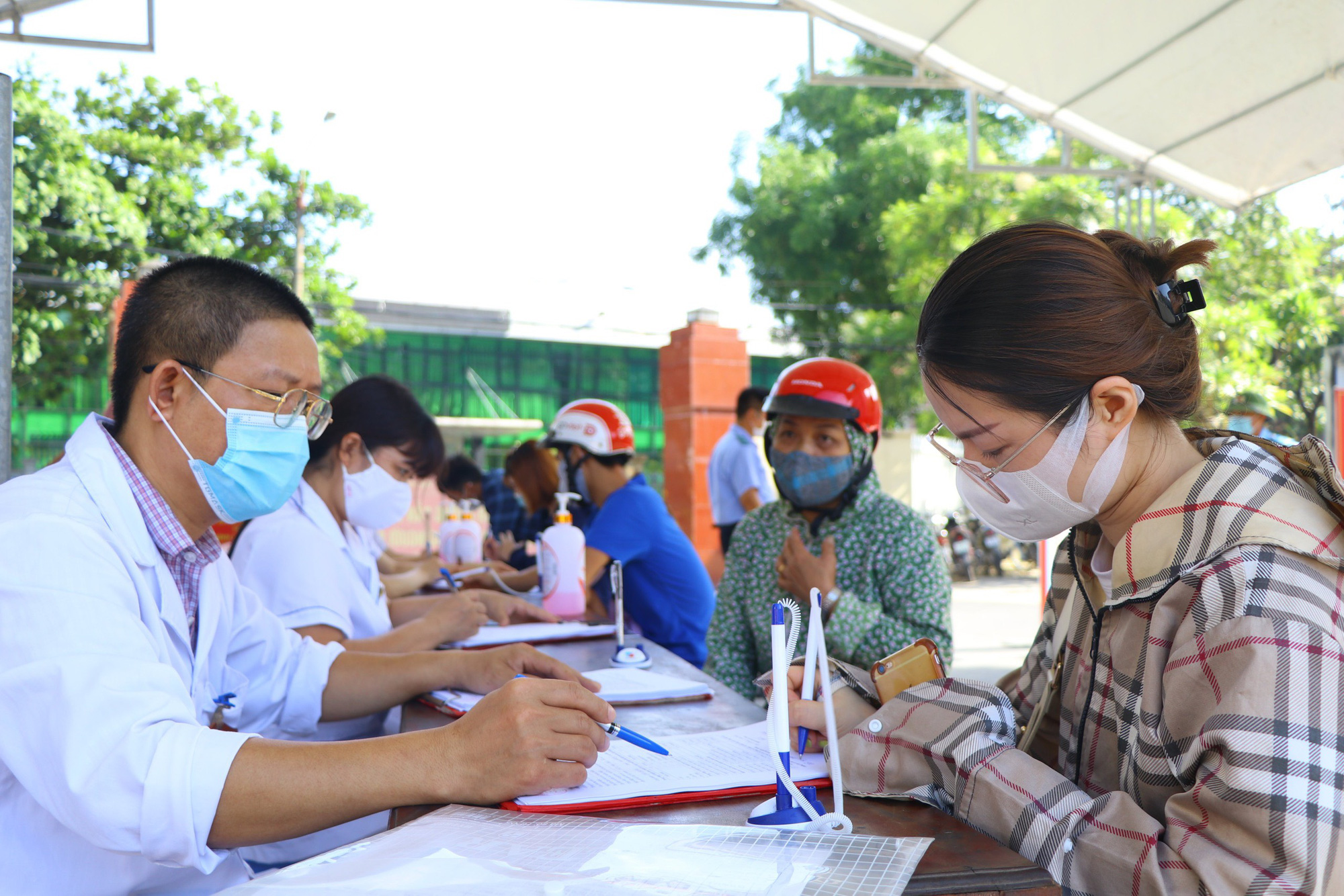 BVĐK thị xã Phú Thọ: Nỗ lực đảm bảo an toàn trong phòng, chống dịch Covid-19 - Ảnh 2.