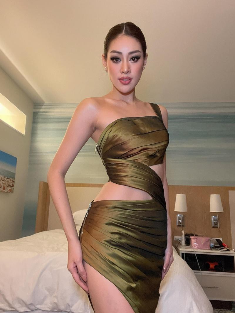 Hoa hậu Khánh Vân bất ngờ hé lộ loạt ảnh mặc cắt xẻ chưa từng công bố ở Miss Universe - Ảnh 5.