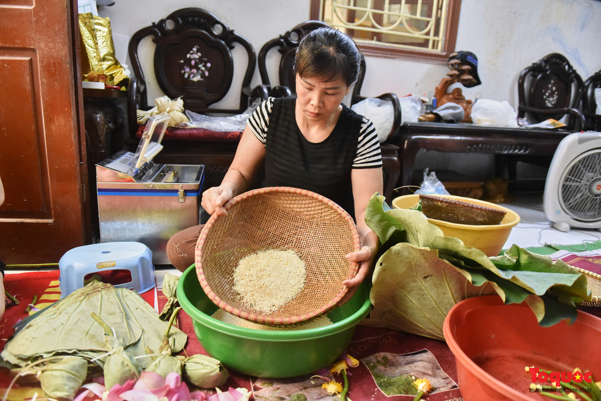 Gia đình Hà Nội suốt 70 năm làm trà ướp sen thượng hạng, giá lên đến chục triệu/kg - Ảnh 5.
